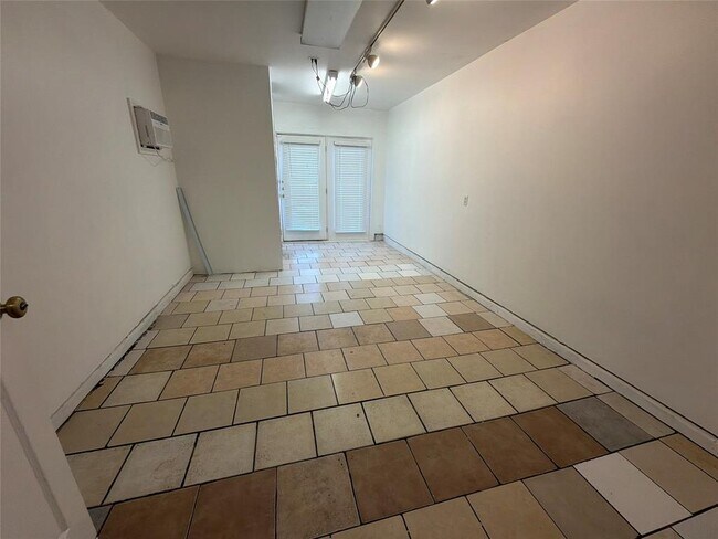 Building Photo - 103 N Mockingbird Cir