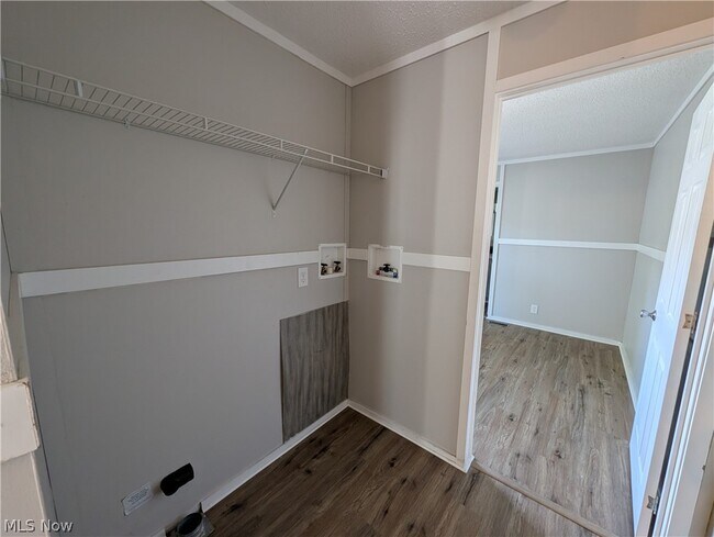 Building Photo - 215 Cedar Brook Dr