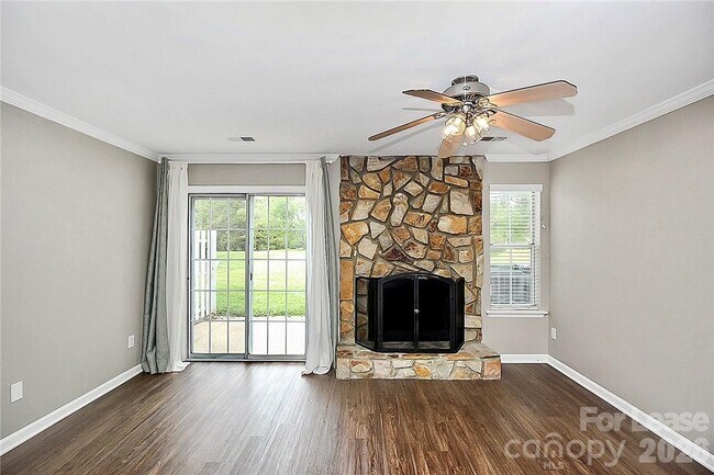 Building Photo - 8203 Golf Ridge Dr