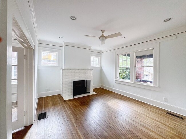 Building Photo - 471 Page Ave NE