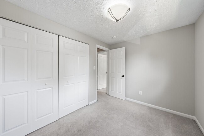 Building Photo - 14126 Red River Dr