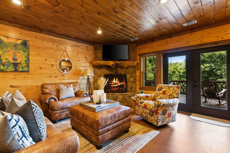 Building Photo - 98 Shalom Ln