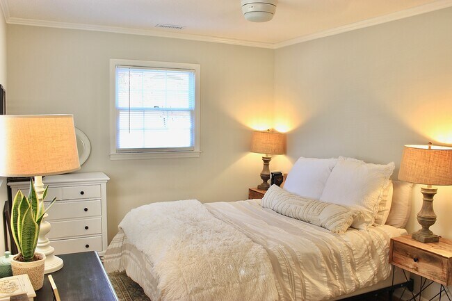 Building Photo - 316 Vinecrest Dr