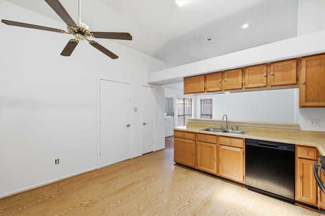 Building Photo - 559 Lee Dr
