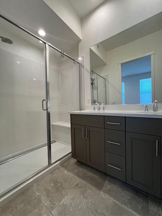 Building Photo - Downtown SJ SMART tri-level condo availabl...