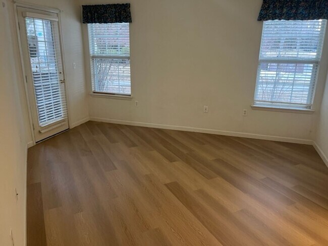 Building Photo - 2-Bedroom Condo at Meadows on the Parkway