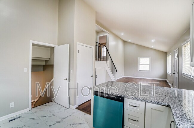 Building Photo - 717 Forest Dr