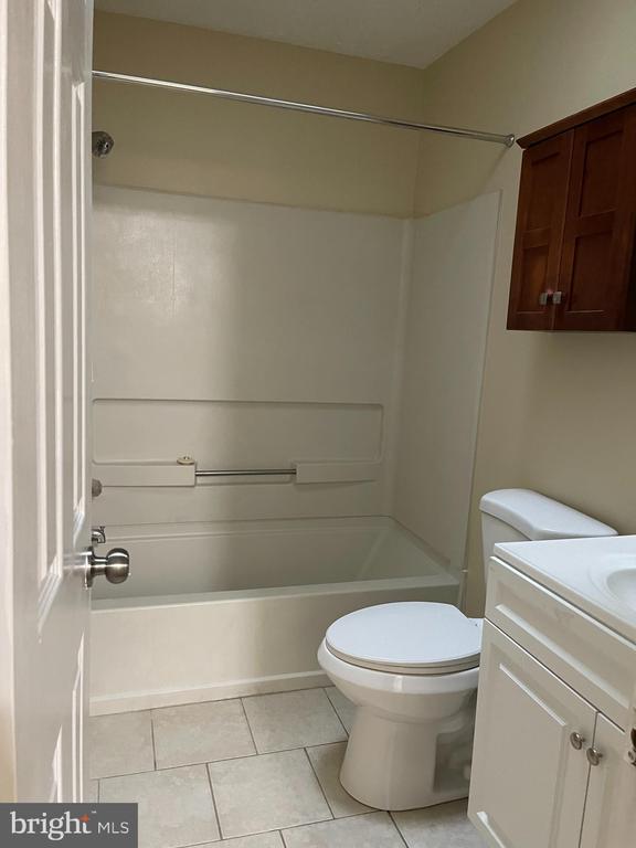 Building Photo - 2420 Rosecroft Ct