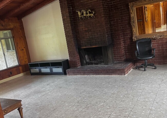 Building Photo - 2020 Euclid Ave