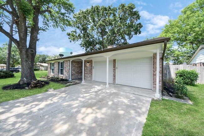 Building Photo - 10602 Raydell Dr