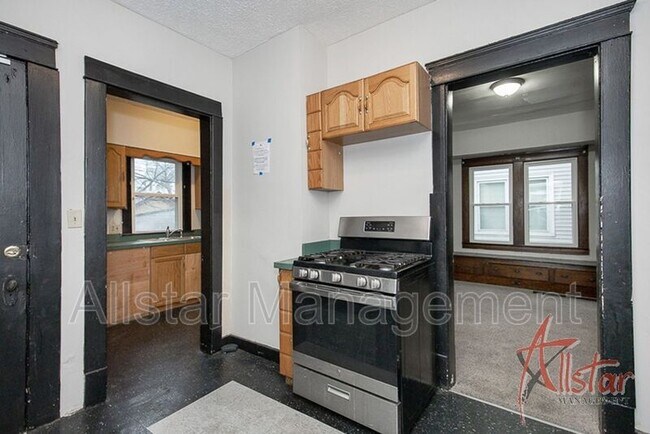 Building Photo - 2045 W 89th St