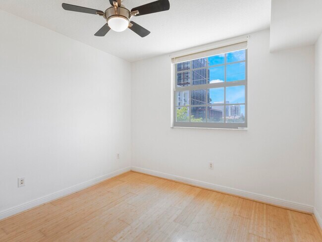 Building Photo - 610 Clematis St