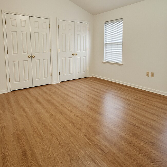 Building Photo - 1585 Pinewind Dr