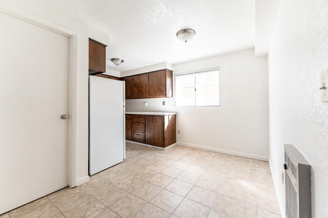 Building Photo - 180 E 100 N