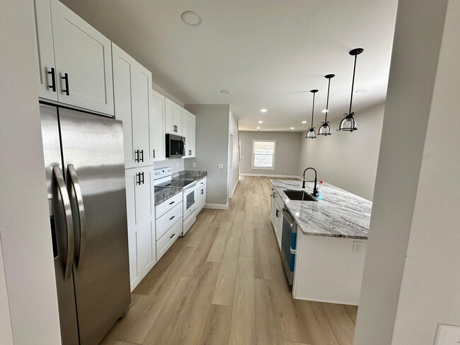 Building Photo - 7945 High St