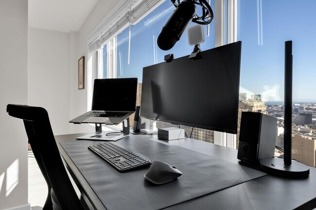 Building Photo - 899 Pine St