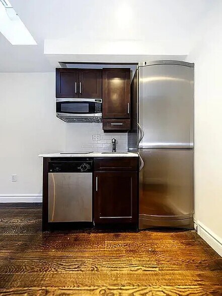 Building Photo - 316 W 14th St