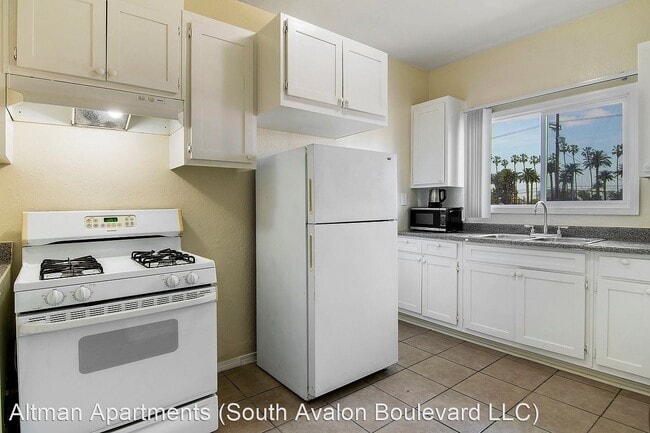 Building Photo - 5117-5123 S Avalon Blvd