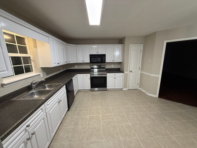 Building Photo - Beautifully Renovated Home in Trussville City Schools – Fireplace & 2-Car Garage