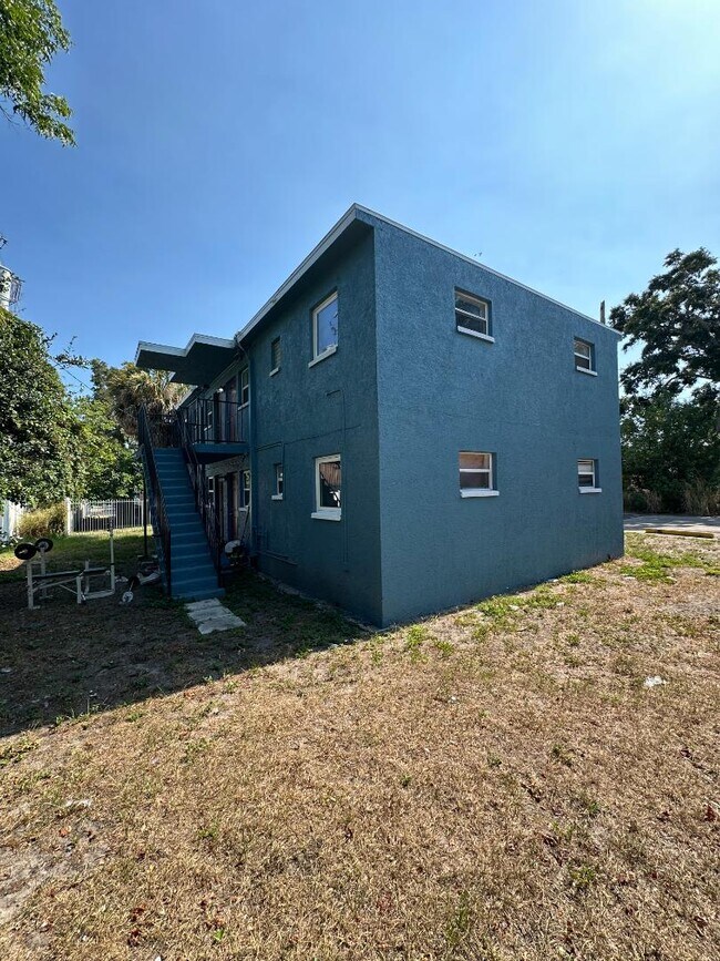 Building Photo - 1757 Russell St S