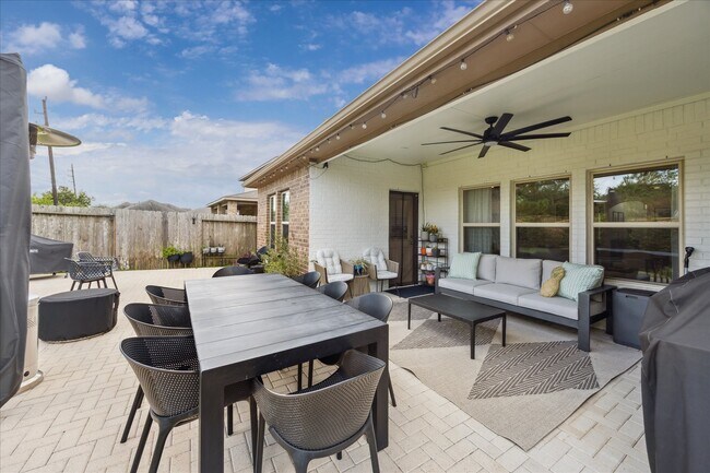 Building Photo - 3323 Emerald Valley Dr