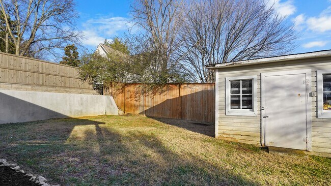 Building Photo - 307 Avondale Dr