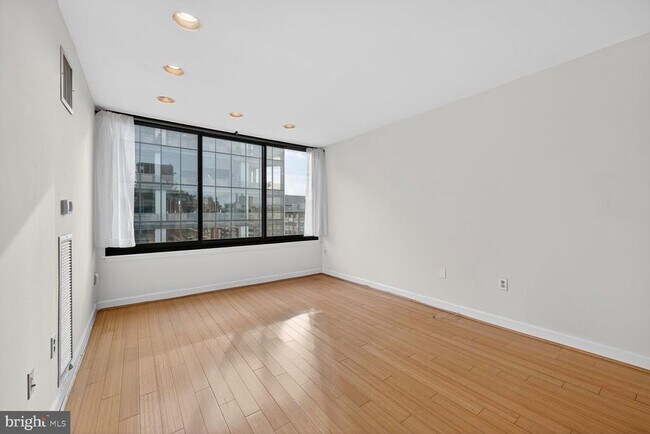 Building Photo - 1301 20th St NW