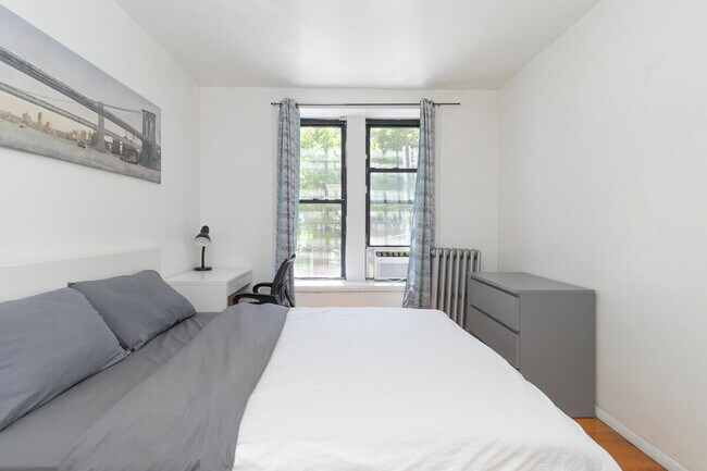 Building Photo - 316 E 96th St