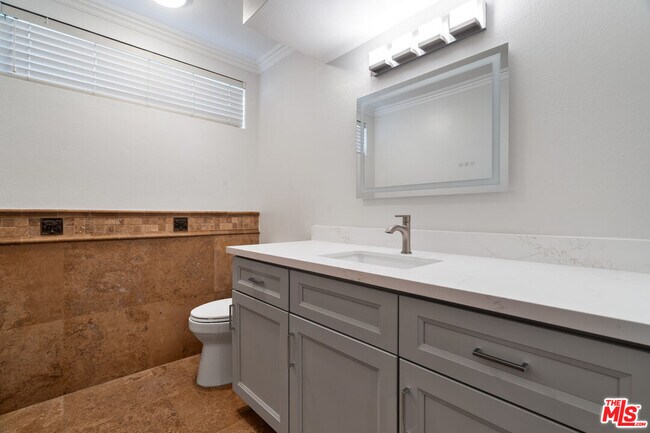 Building Photo - 6143 Lake Lindero Dr