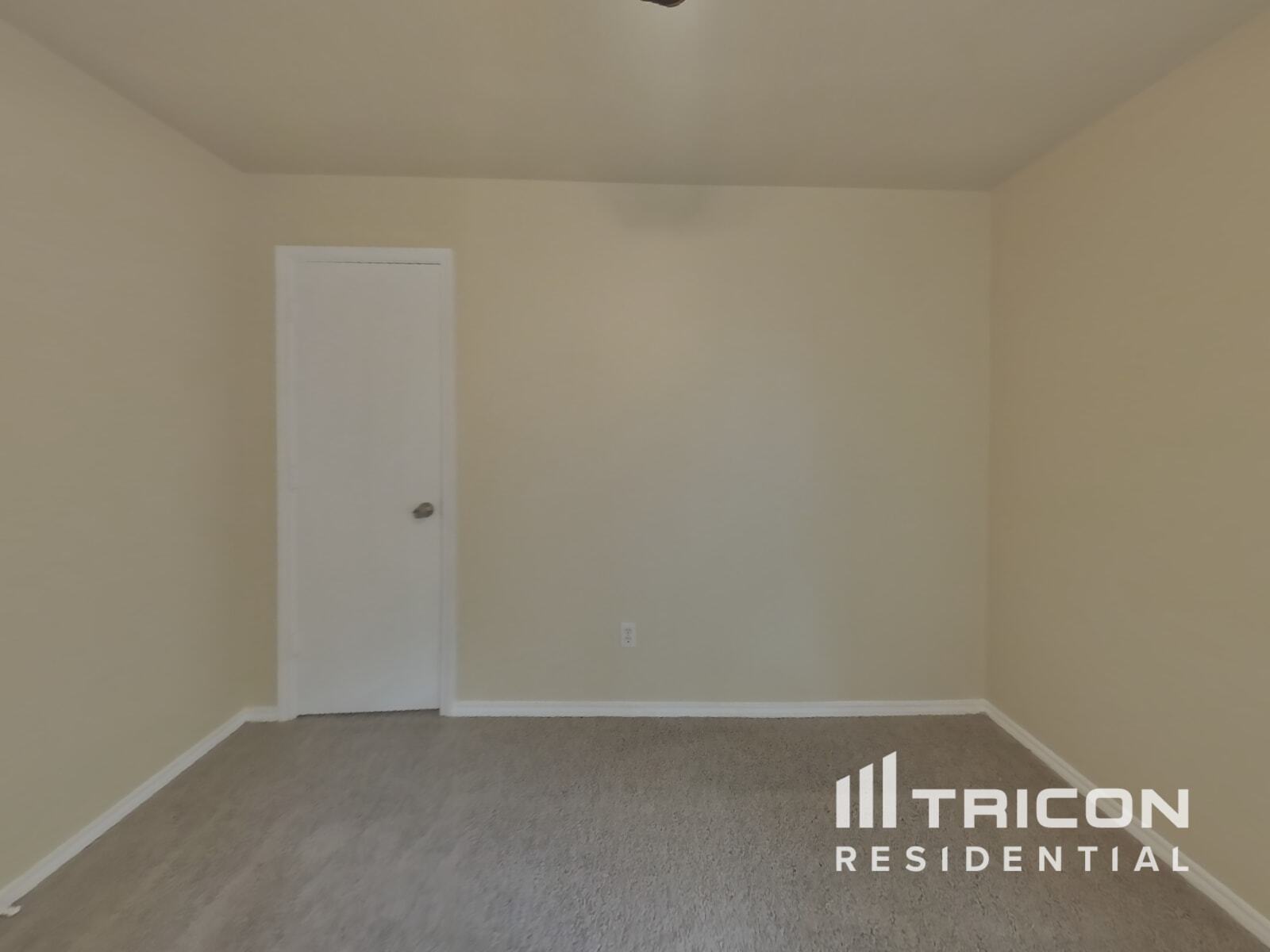 Building Photo - 901 Loganwood Dr