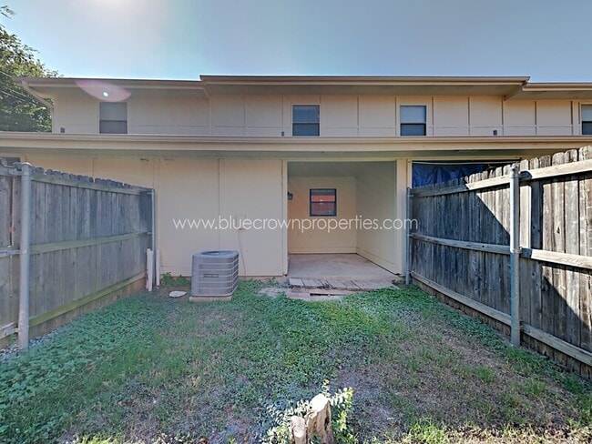 Building Photo - 652 S Rogers Rd