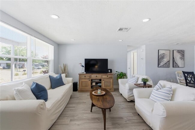 Building Photo - 7608 Sue Ellen Dr