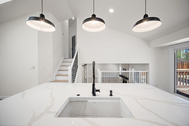 Building Photo - Stunning tri-level remodeled home in Briargate!