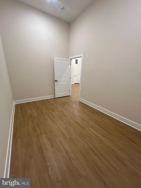 Building Photo - 624 Main St