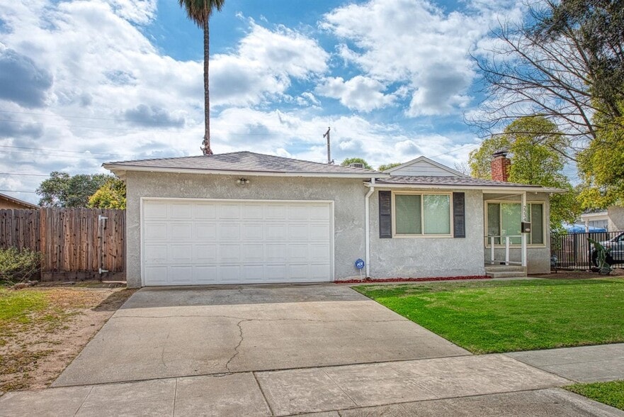 Building Photo - 2234 E Rialto Ave