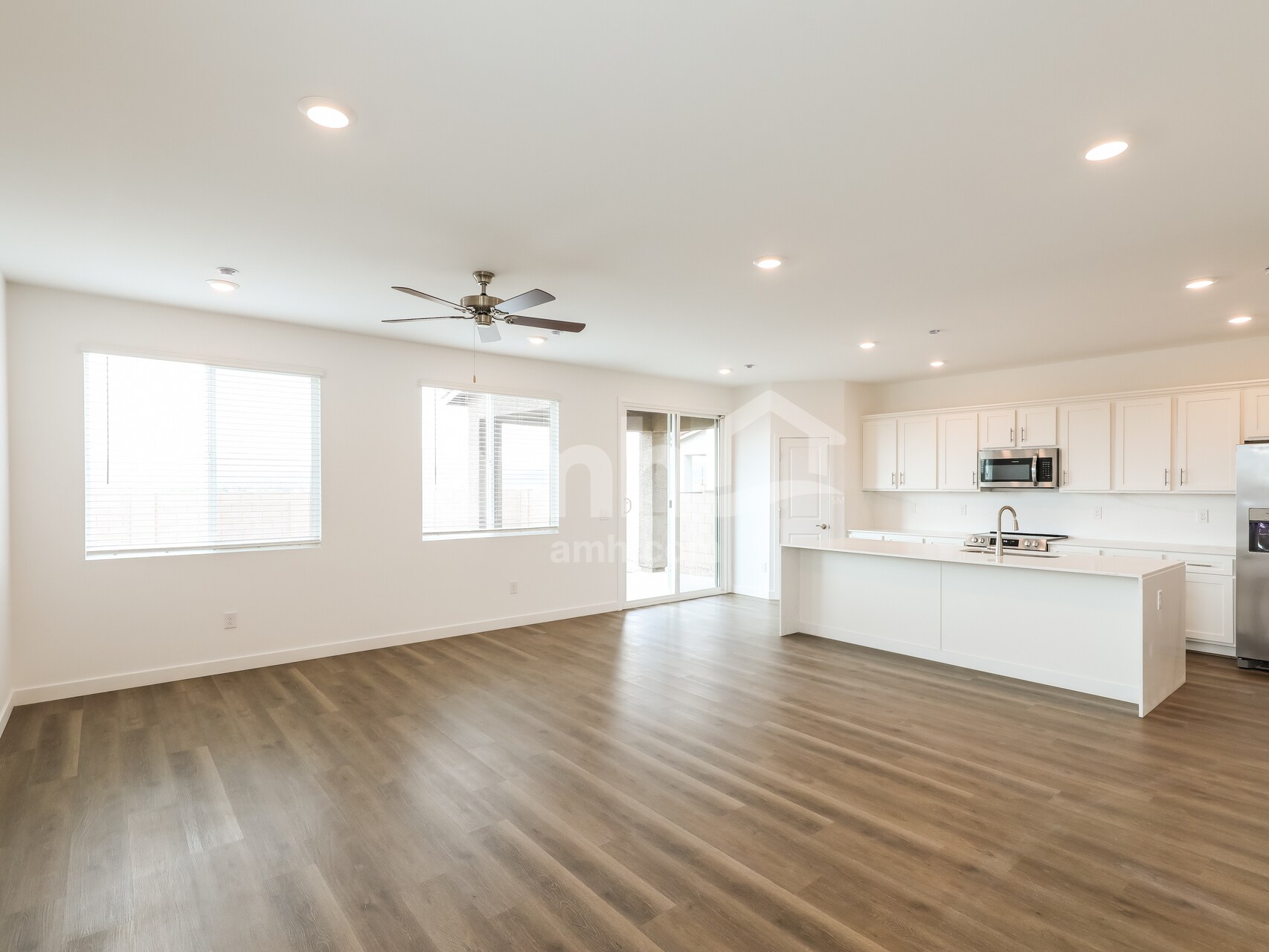 Building Photo - 6119 W Calle Lingo