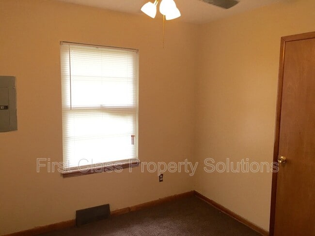 Building Photo - 2732 SW 61st St