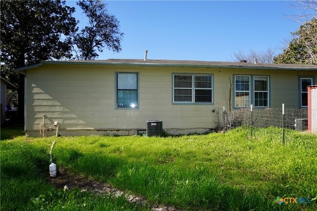 Building Photo - 1006 Haynes St
