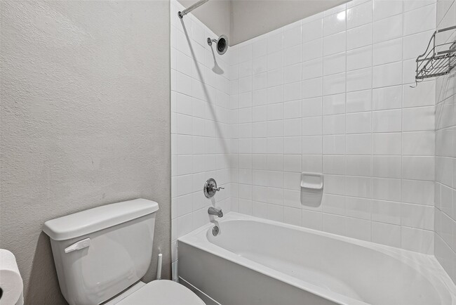 Building Photo - 6506 Tiburon Lakes Dr