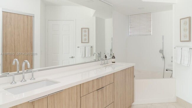 Building Photo - 3370 Hidden Bay Dr