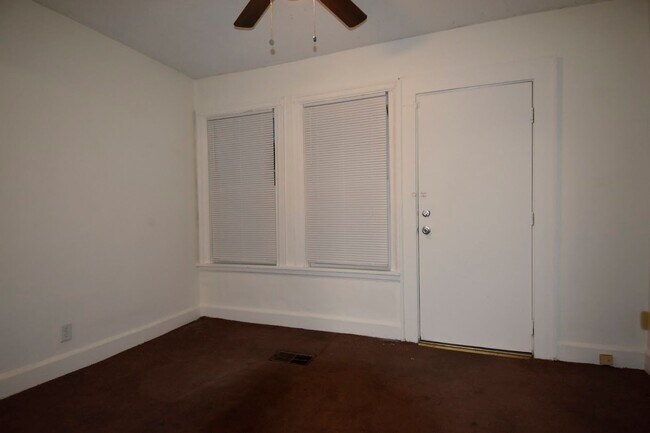 Building Photo - 820 Maury St