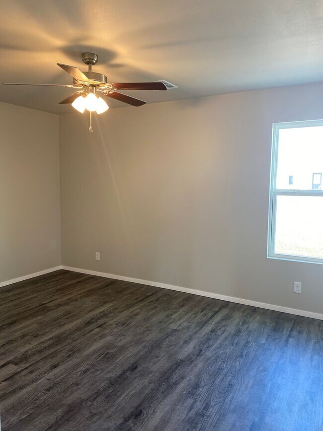 Building Photo - Your Next Home Awaits! Pre-Leasing This 3-Bedroom, 2-Bath Home with a Wooden Privacy Fence in Che...