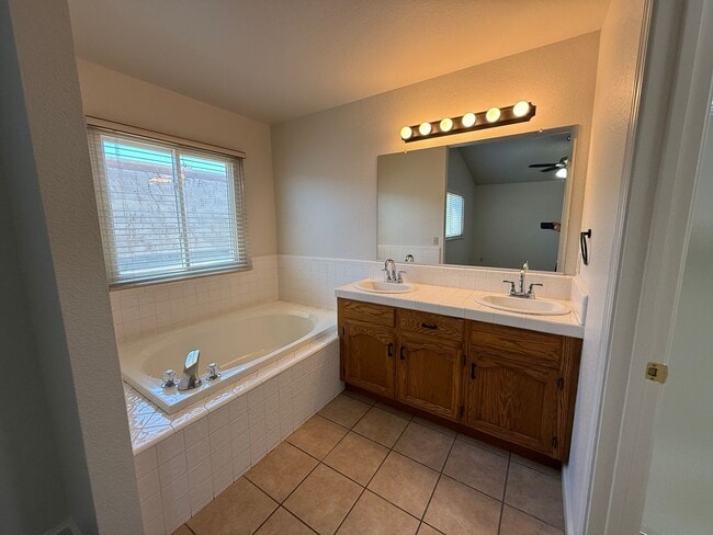 Building Photo - Single Story home in Riverbank's Crossroads Subdivision!