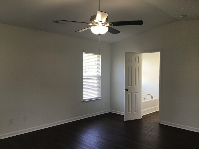 Building Photo - 917 Peachtree Meadows Cir