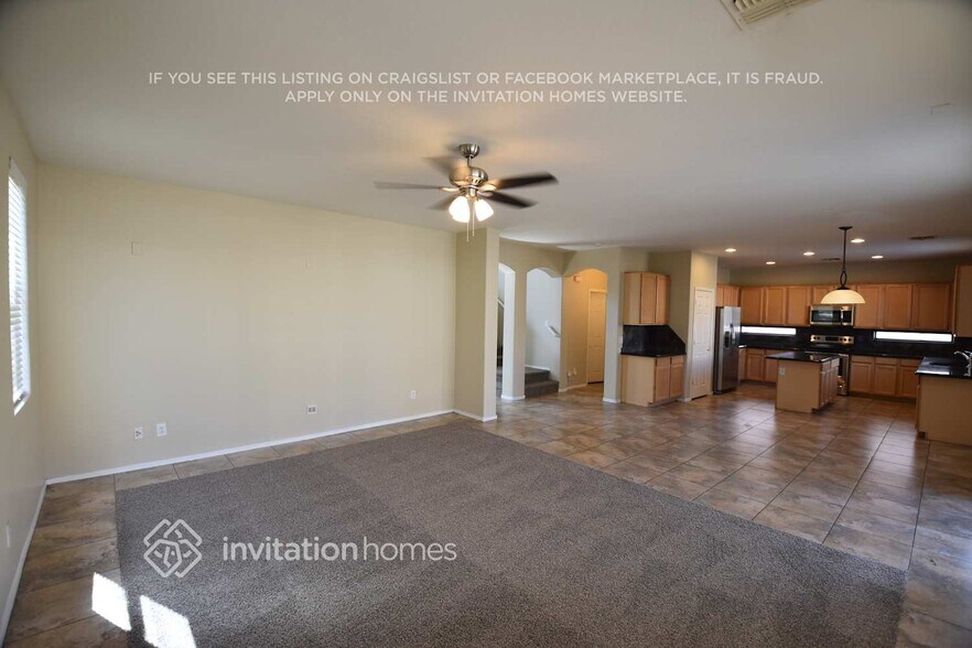 Building Photo - 7613 S 65th Ln