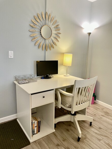 Desk area with great wifi for working at home. - 4111 Summertime Ln