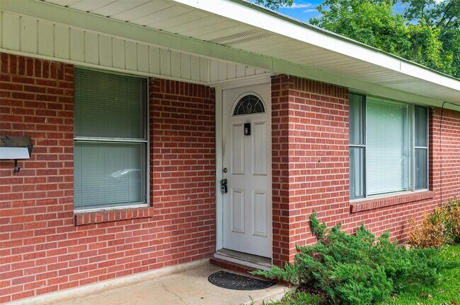Building Photo - 2501 Rosedale Pl