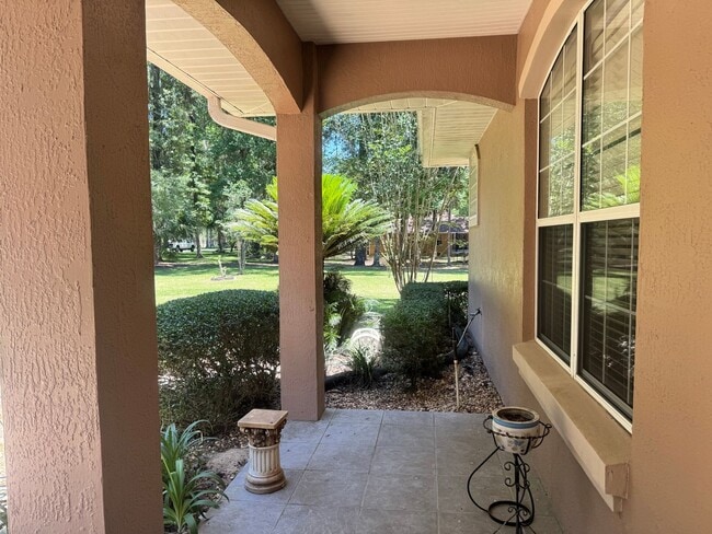 Building Photo - Beautiful 5 bed 3 bath POOL Home For Lease!