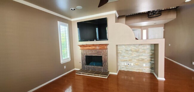 Building Photo - Beautiful House in the Lovely Fair Oaks Ra...