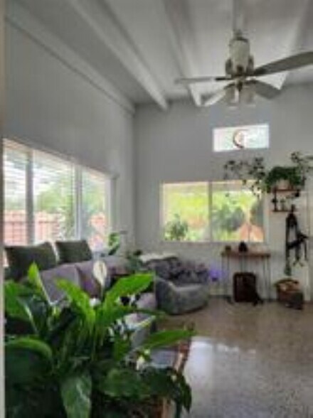 Building Photo - 1313 NE 16th Ter